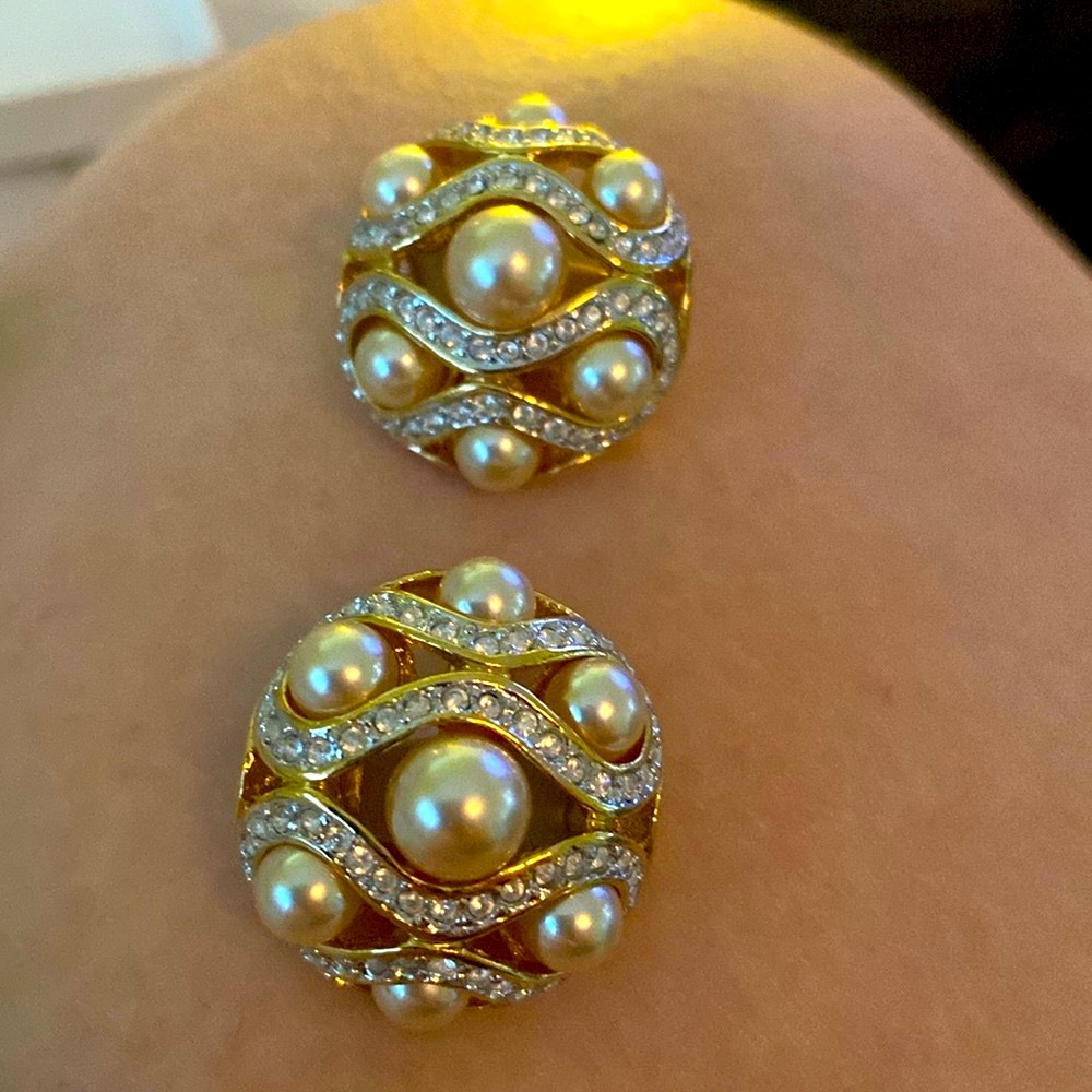 Pearl round rhinestones clipped earrings OS